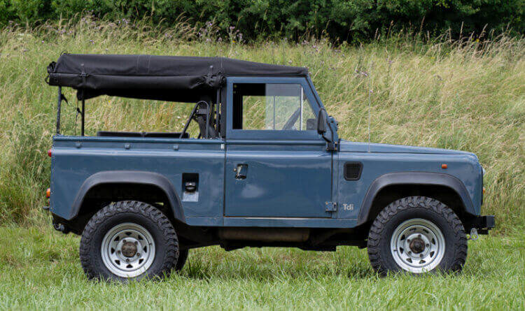 Great quality defender steel wheels tuff torque silver wheels on vintage blue defender
